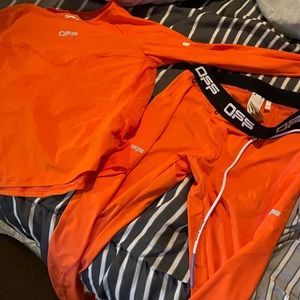 2 piece off white legging set.  Large.  Never worn It’s a lil too little for me